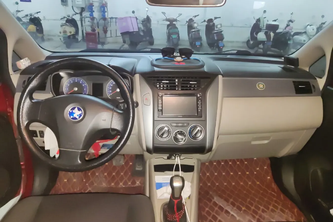 2015 Venucia R50 1.6L 117HP L4 5MT,autocango,china used car exporter,china ev exporter,chinese used car exporter,chinese used ev exporter