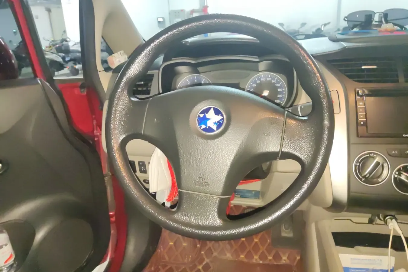 2015 Venucia R50 1.6L 117HP L4 5MT,autocango,china used car exporter,china ev exporter,chinese used car exporter,chinese used ev exporter