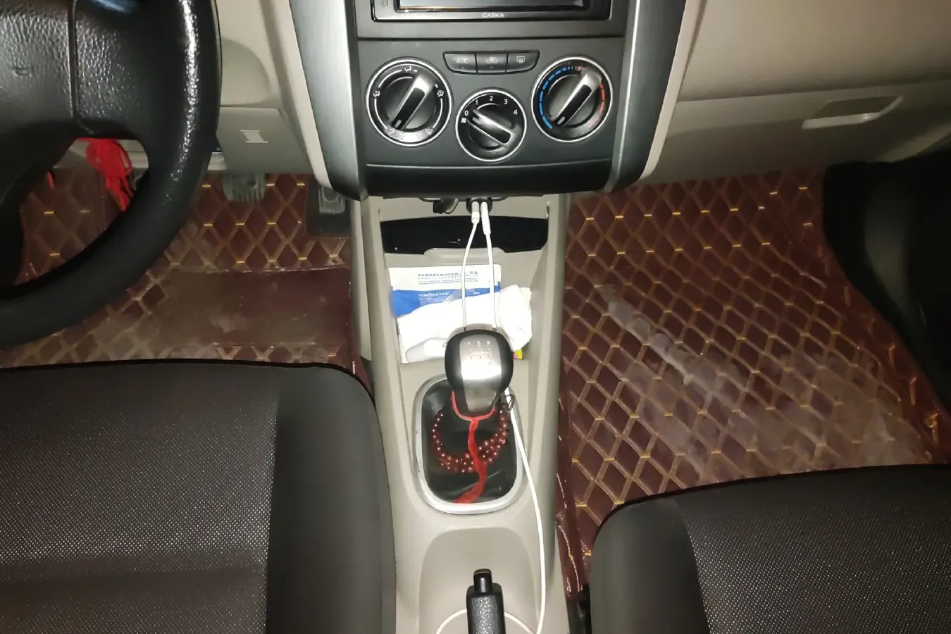 2015 Venucia R50 1.6L 117HP L4 5MT,autocango,china used car exporter,china ev exporter,chinese used car exporter,chinese used ev exporter