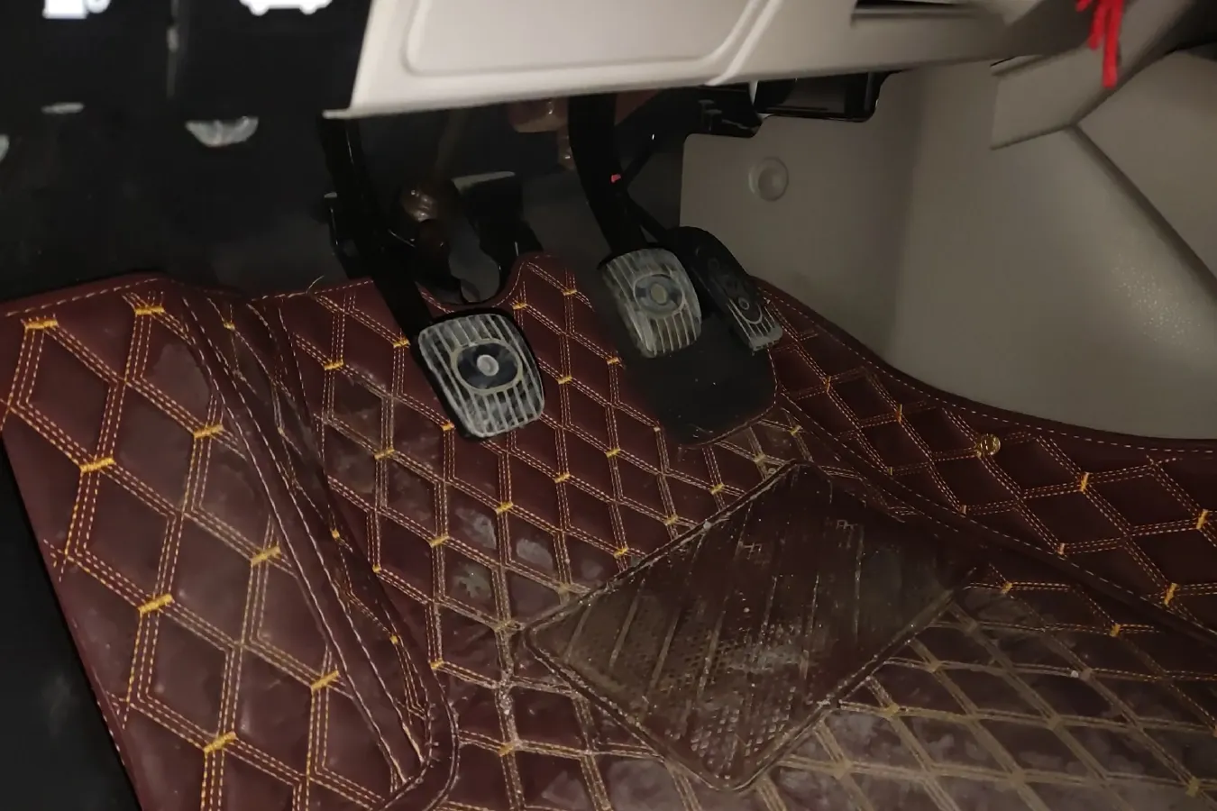 2015 Venucia R50 1.6L 117HP L4 5MT,autocango,china used car exporter,china ev exporter,chinese used car exporter,chinese used ev exporter