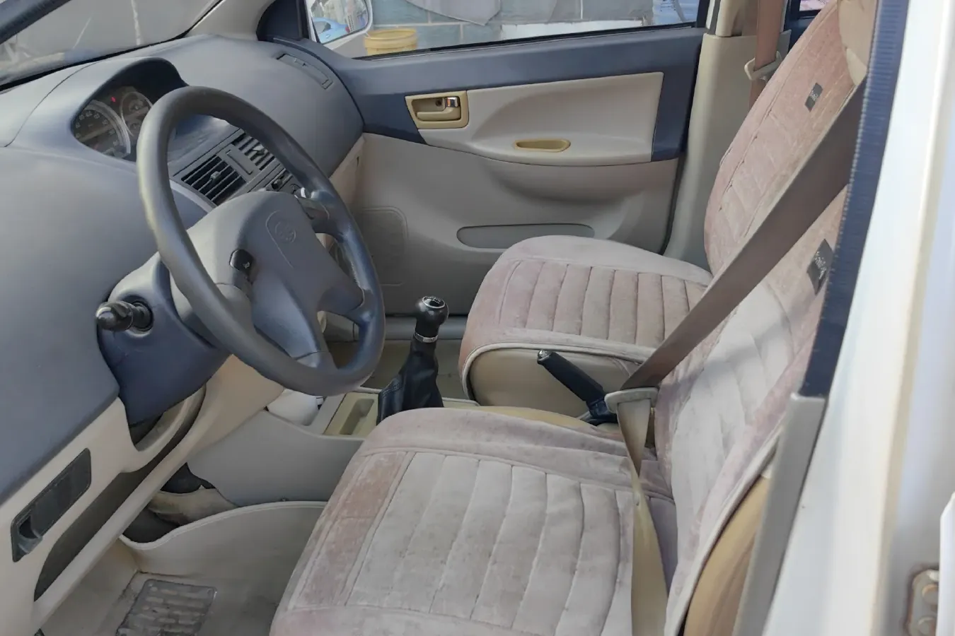 2009 FAW Vita 1.5L 102HP L4 5MT,autocango,china used car exporter,china ev exporter,chinese used car exporter,chinese used ev exporter