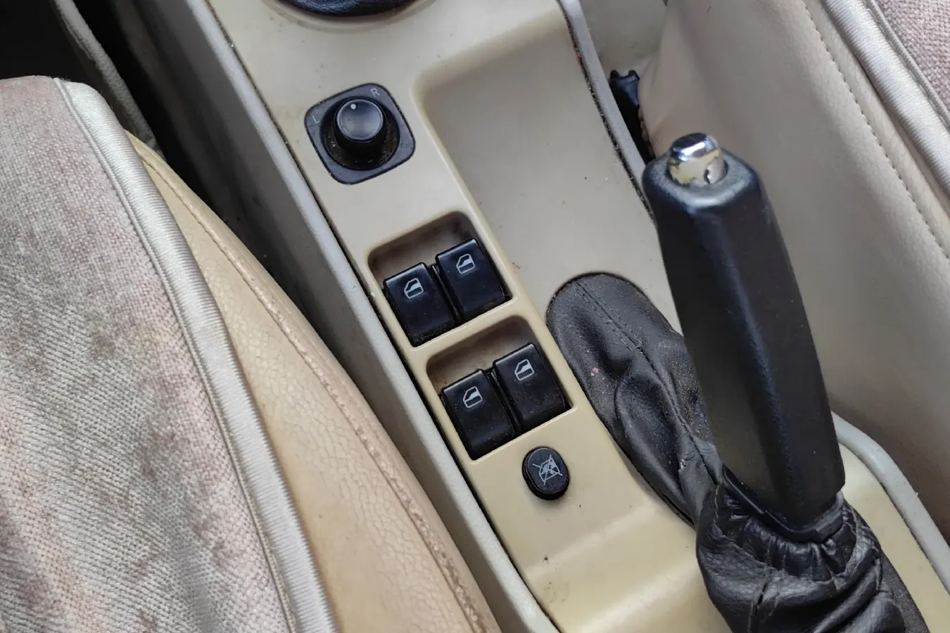 2009 FAW Vita 1.5L 102HP L4 5MT,autocango,china used car exporter,china ev exporter,chinese used car exporter,chinese used ev exporter