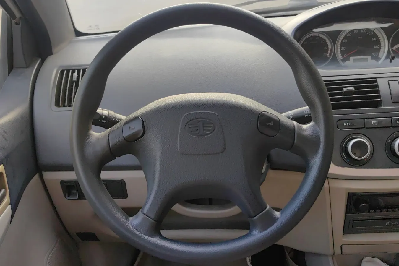 2009 FAW Vita 1.5L 102HP L4 5MT,autocango,china used car exporter,china ev exporter,chinese used car exporter,chinese used ev exporter