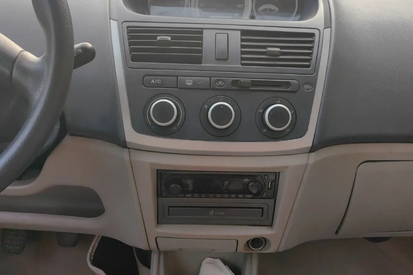 2009 FAW Vita 1.5L 102HP L4 5MT,autocango,china used car exporter,china ev exporter,chinese used car exporter,chinese used ev exporter