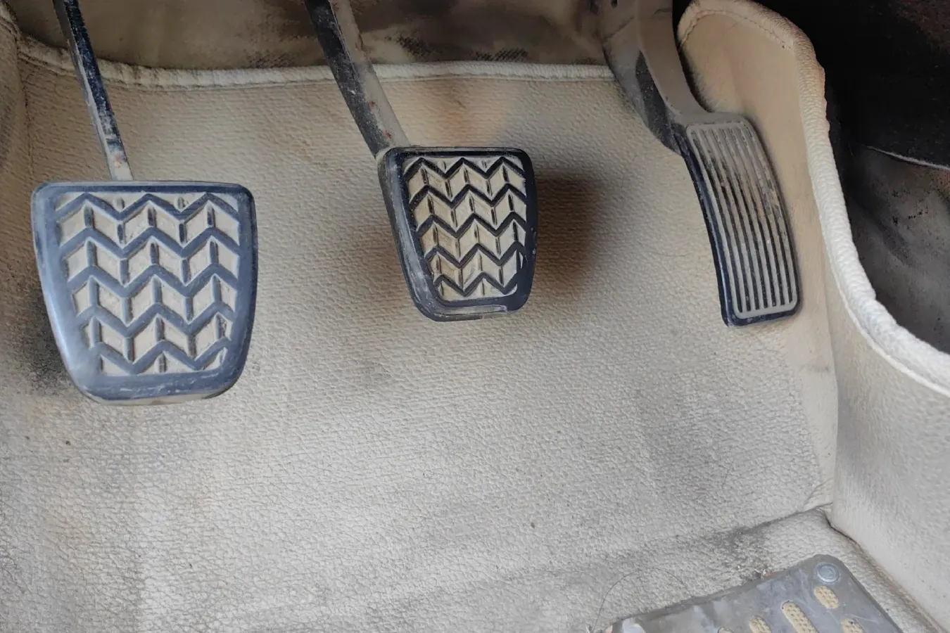 2009 FAW Vita 1.5L 102HP L4 5MT,autocango,china used car exporter,china ev exporter,chinese used car exporter,chinese used ev exporter