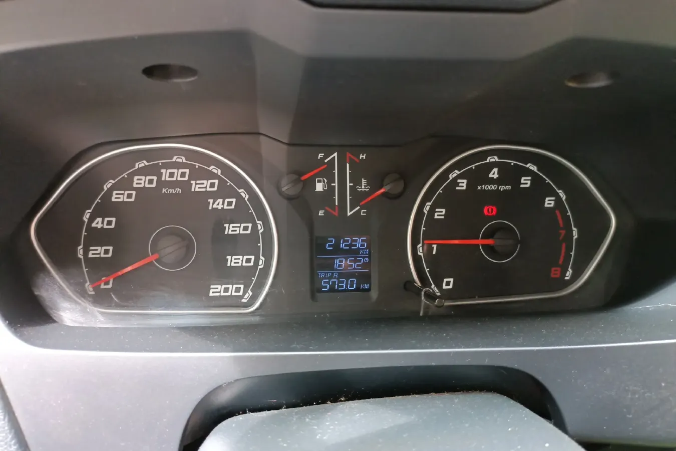 2016 Leopaard Q6 2.4L 147HP L4 5MT,autocango,china used car exporter,china ev exporter,chinese used car exporter,chinese used ev exporter