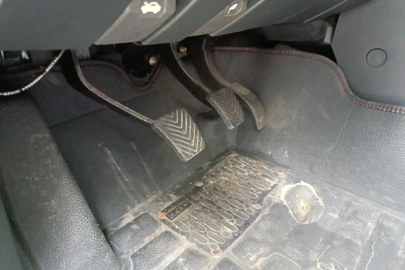 2016 Leopaard Q6 2.4L 147HP L4 5MT,autocango,china used car exporter,china ev exporter,chinese used car exporter,chinese used ev exporter