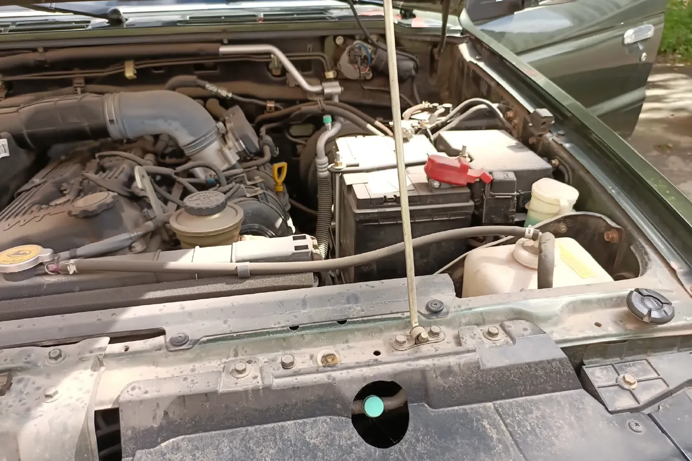 2016 Leopaard Q6 2.4L 147HP L4 5MT,autocango,china used car exporter,china ev exporter,chinese used car exporter,chinese used ev exporter