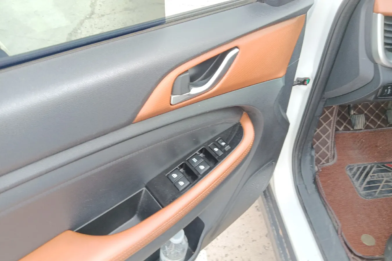 2017 Landwind X2 1.6L 125HP L4 5MT,autocango,china used car exporter,china ev exporter,chinese used car exporter,chinese used ev exporter