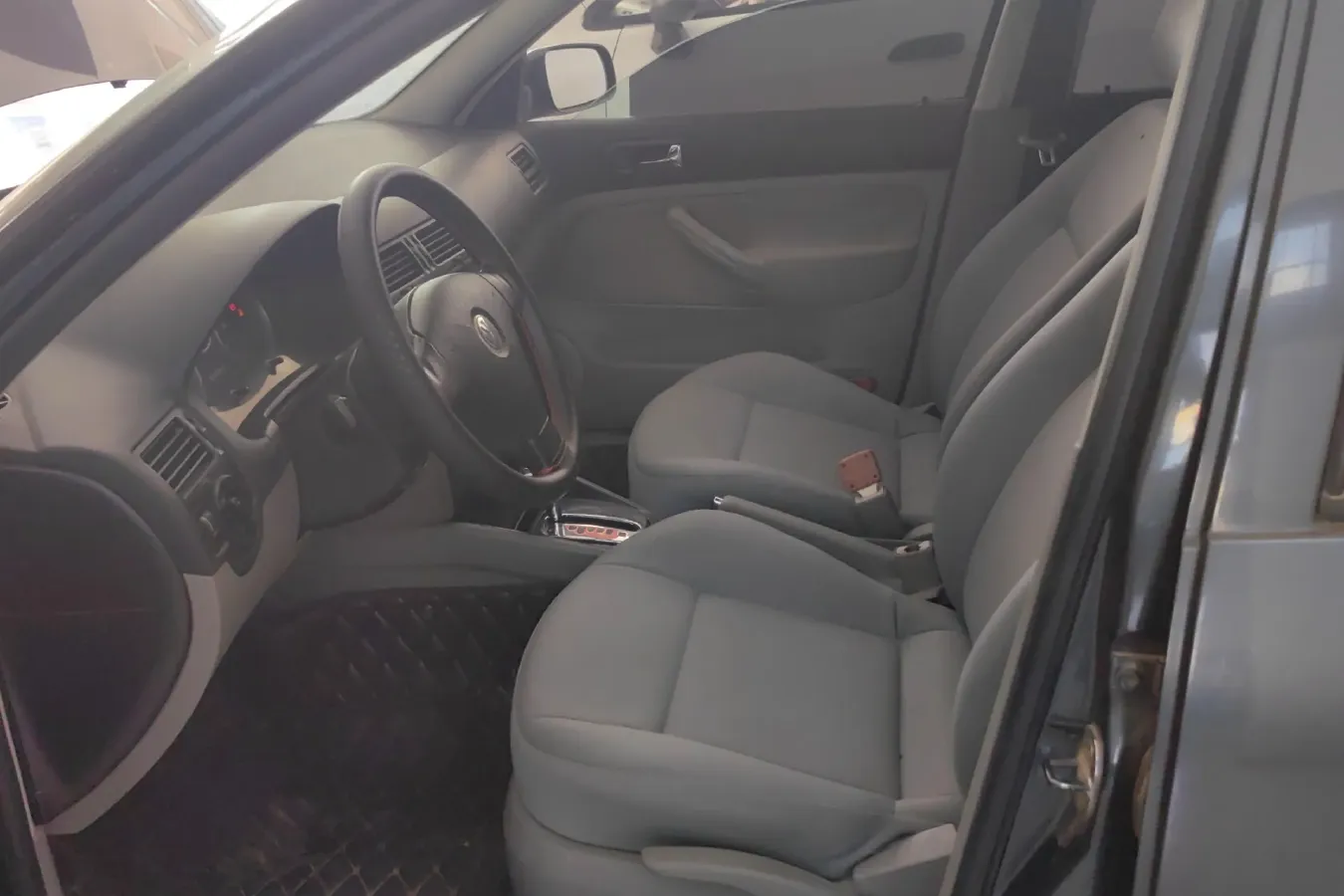 2006 Volkswagen Bora Classic 1.6L 100HP L4 4AT,autocango,china used car exporter,china ev exporter,chinese used car exporter,chinese used ev exporter