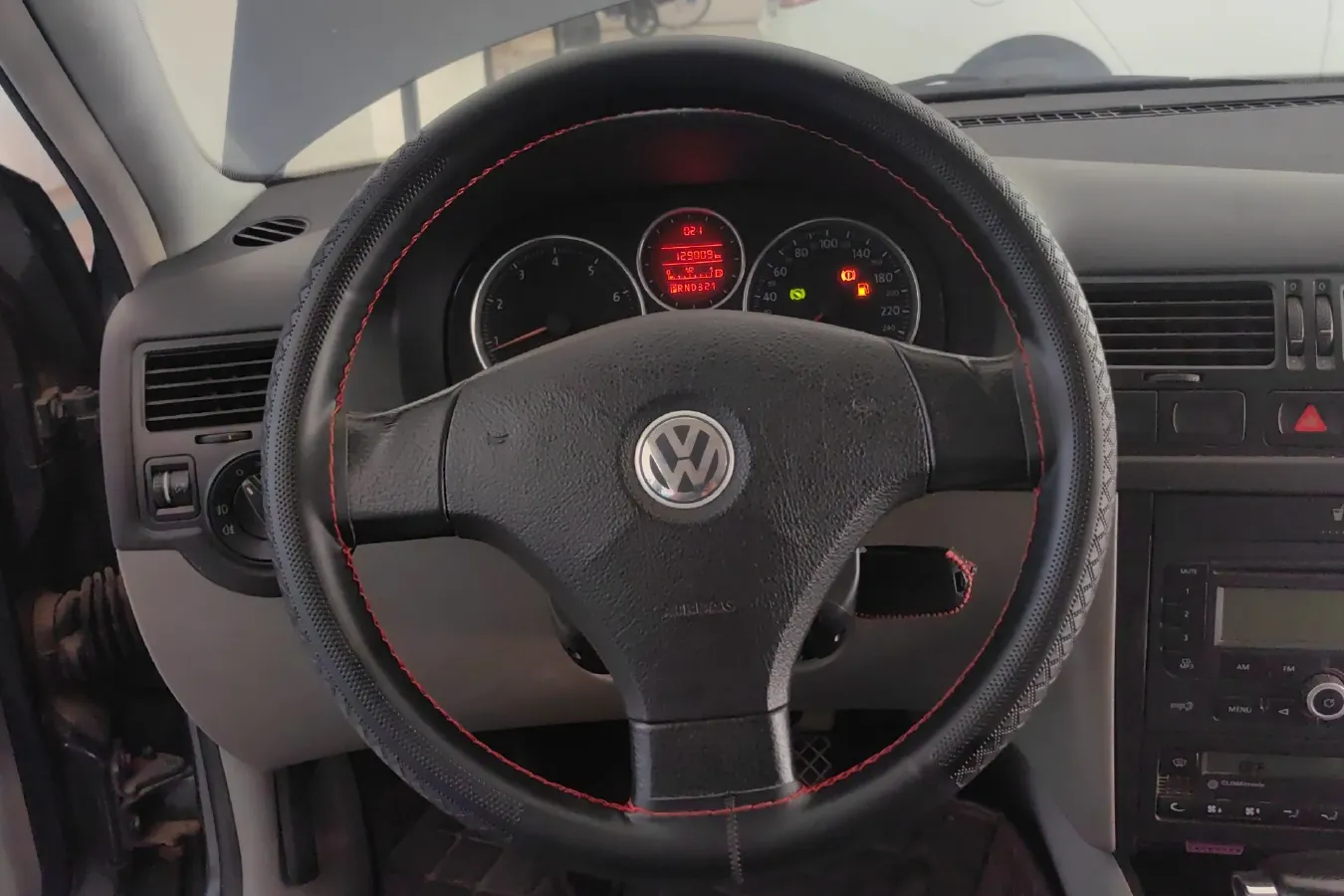 2006 Volkswagen Bora Classic 1.6L 100HP L4 4AT,autocango,china used car exporter,china ev exporter,chinese used car exporter,chinese used ev exporter