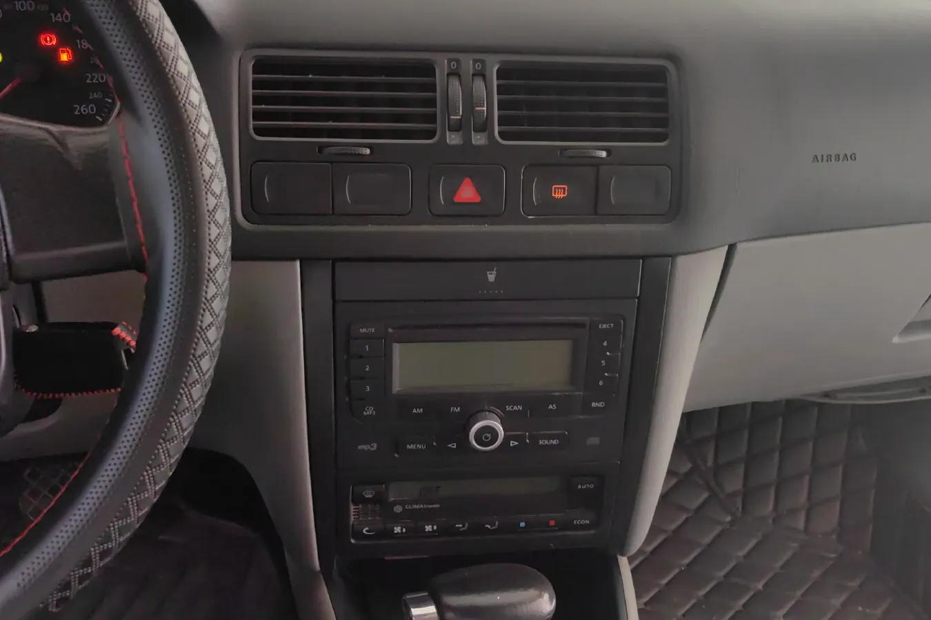 2006 Volkswagen Bora Classic 1.6L 100HP L4 4AT,autocango,china used car exporter,china ev exporter,chinese used car exporter,chinese used ev exporter