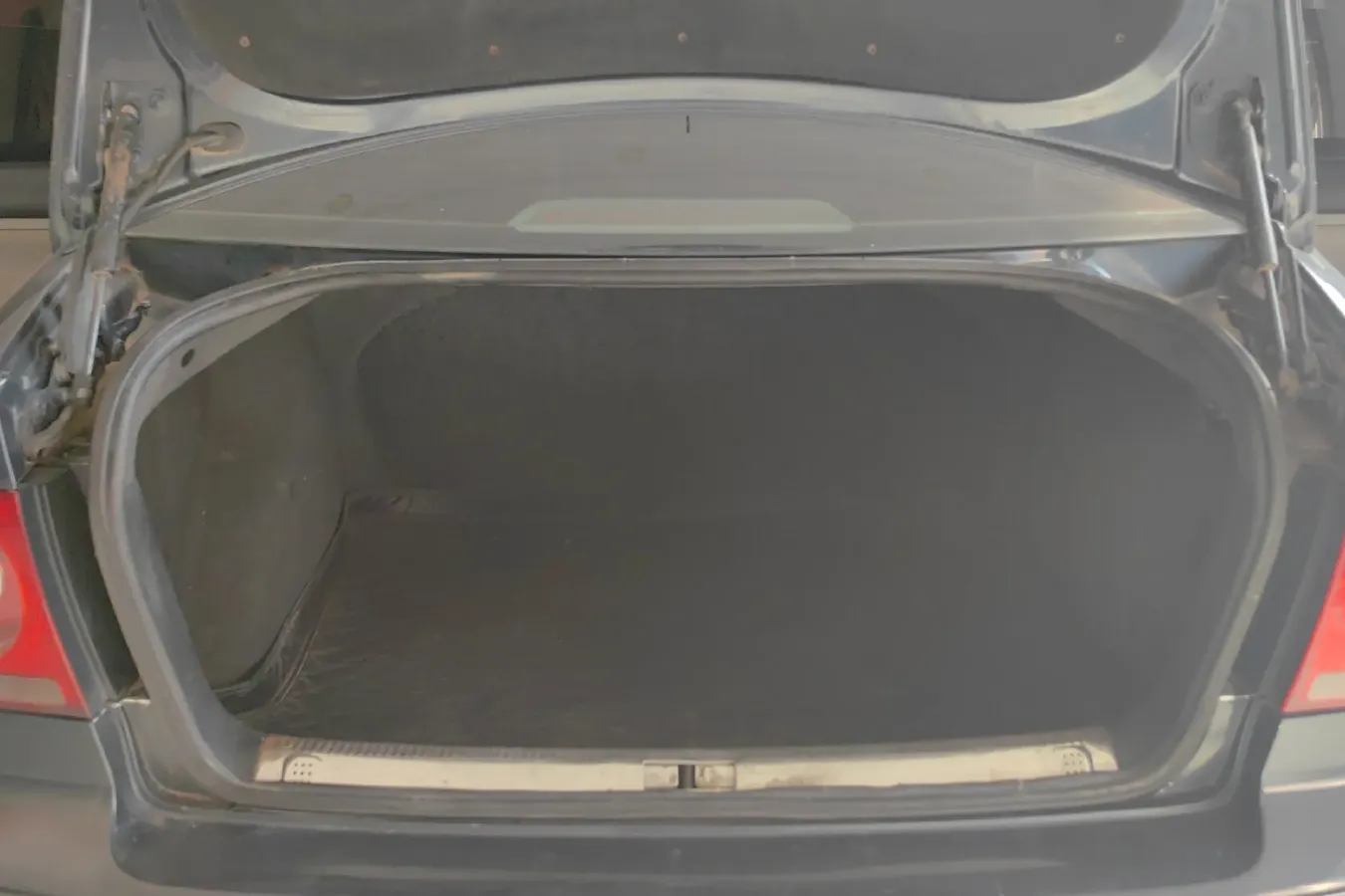 2006 Volkswagen Bora Classic 1.6L 100HP L4 4AT,autocango,china used car exporter,china ev exporter,chinese used car exporter,chinese used ev exporter