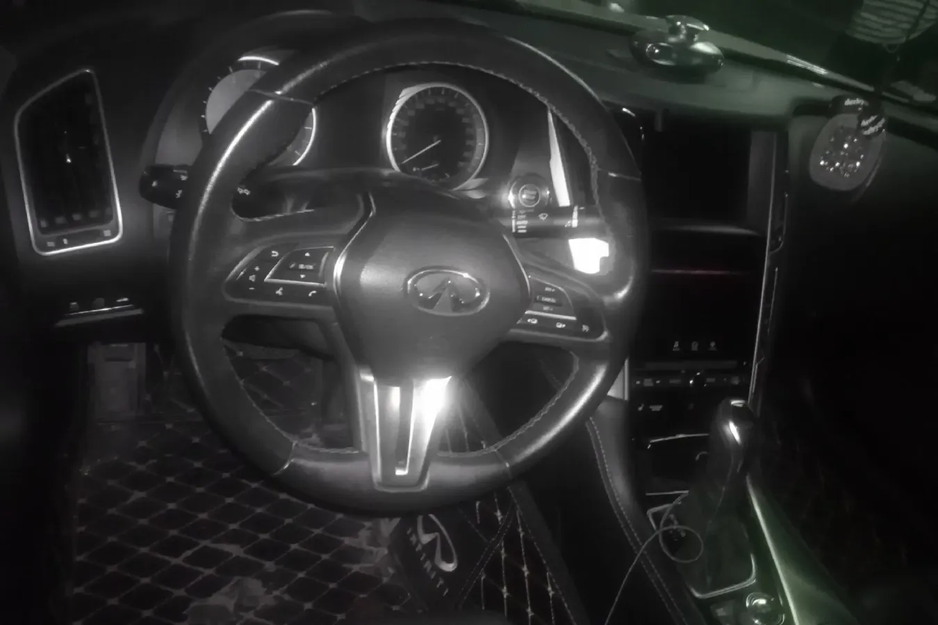 2017 Infiniti Q60 2.0T 211HP L4 7AT,autocango,china used car exporter,china ev exporter,chinese used car exporter,chinese used ev exporter