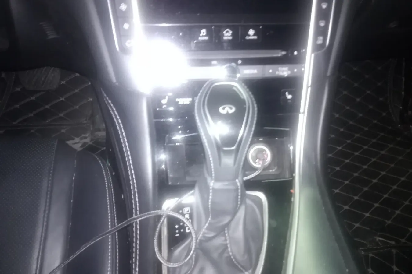 2017 Infiniti Q60 2.0T 211HP L4 7AT,autocango,china used car exporter,china ev exporter,chinese used car exporter,chinese used ev exporter