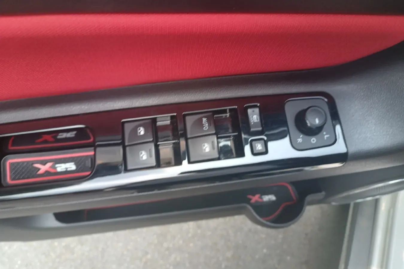 2015 BeiJing Auto Senova X25 1.5L 116HP L4 5MT,autocango,china used car exporter,china ev exporter,chinese used car exporter,chinese used ev exporter