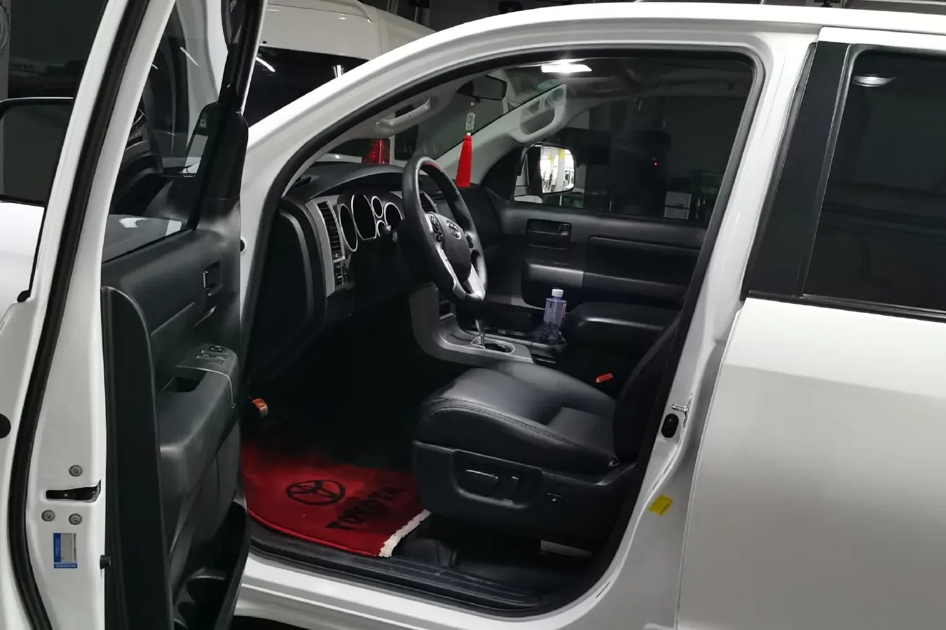 2010 Toyota Sequoia 5.7L 386HP V8 6AT,autocango,china used car exporter,china ev exporter,chinese used car exporter,chinese used ev exporter