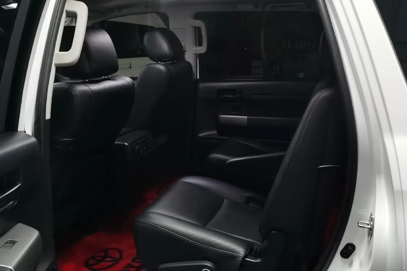 2010 Toyota Sequoia 5.7L 386HP V8 6AT,autocango,china used car exporter,china ev exporter,chinese used car exporter,chinese used ev exporter