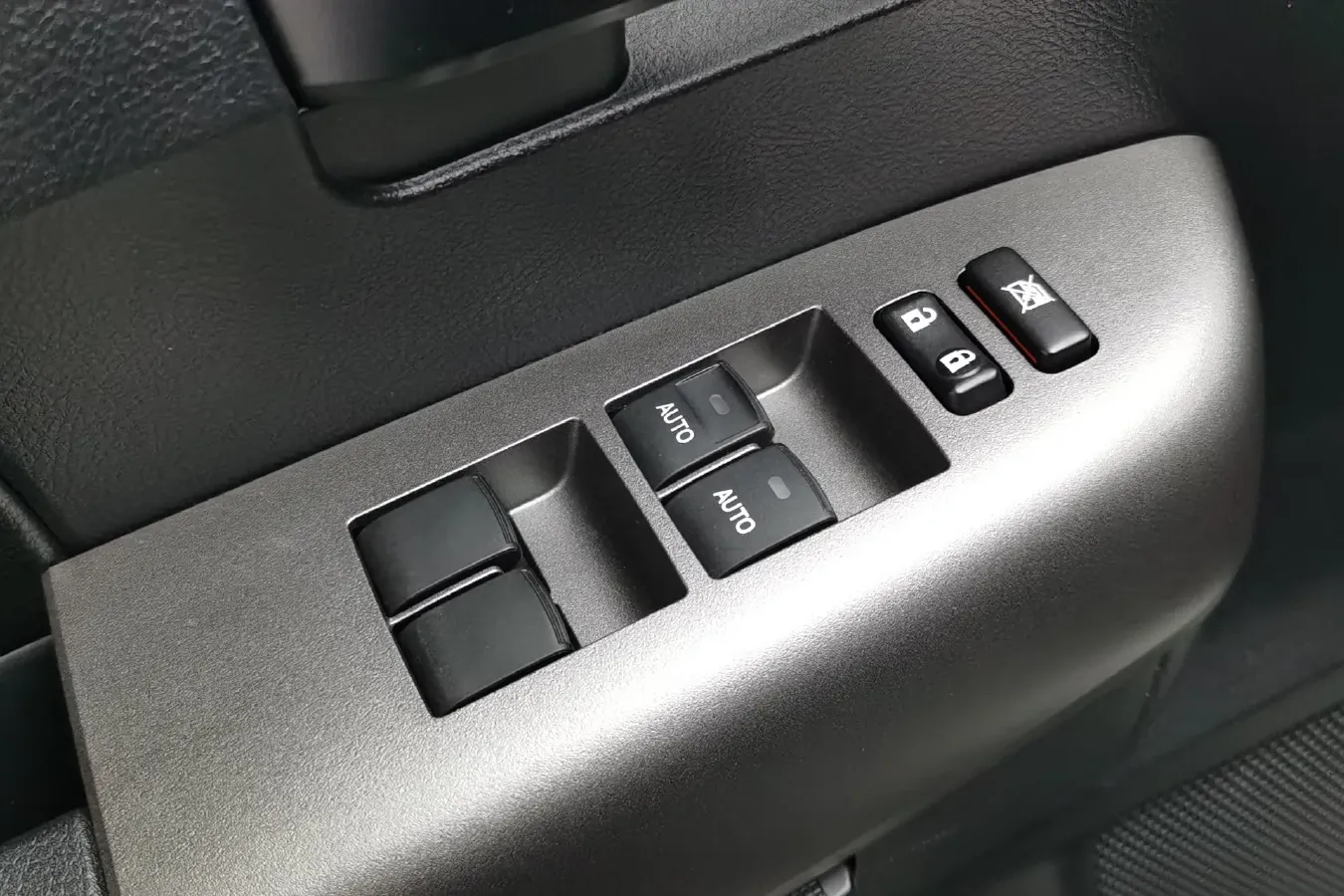 2010 Toyota Sequoia 5.7L 386HP V8 6AT,autocango,china used car exporter,china ev exporter,chinese used car exporter,chinese used ev exporter