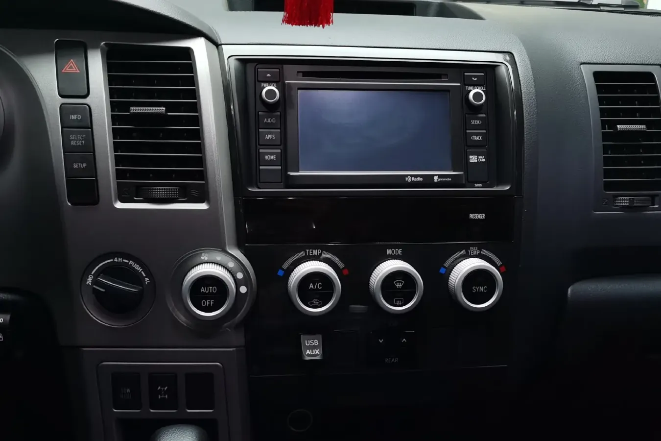 2010 Toyota Sequoia 5.7L 386HP V8 6AT,autocango,china used car exporter,china ev exporter,chinese used car exporter,chinese used ev exporter