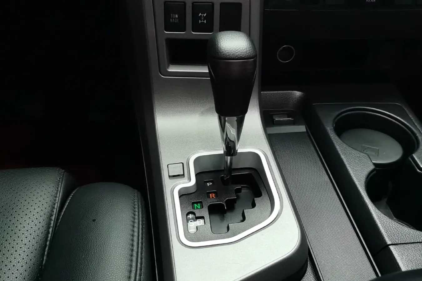 2010 Toyota Sequoia 5.7L 386HP V8 6AT,autocango,china used car exporter,china ev exporter,chinese used car exporter,chinese used ev exporter