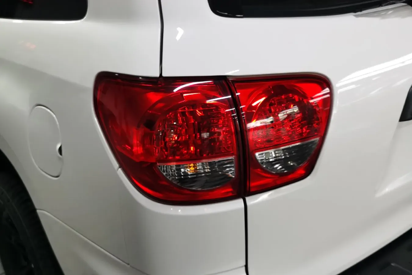 2010 Toyota Sequoia 5.7L 386HP V8 6AT,autocango,china used car exporter,china ev exporter,chinese used car exporter,chinese used ev exporter