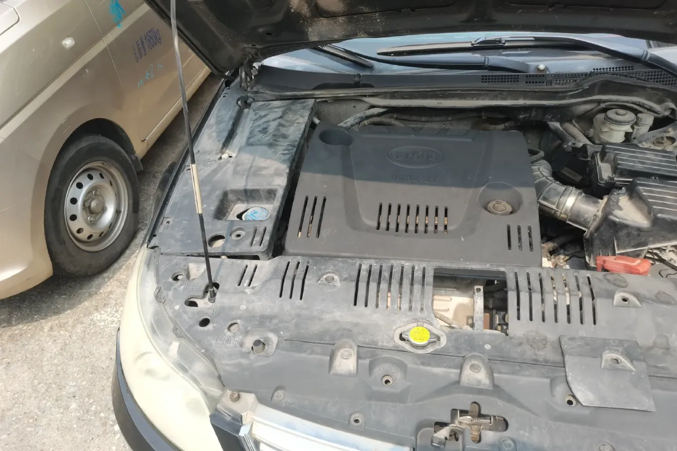 2011 BYD F6 1.8L 122HP L4 5MT,autocango,china used car exporter,china ev exporter,chinese used car exporter,chinese used ev exporter