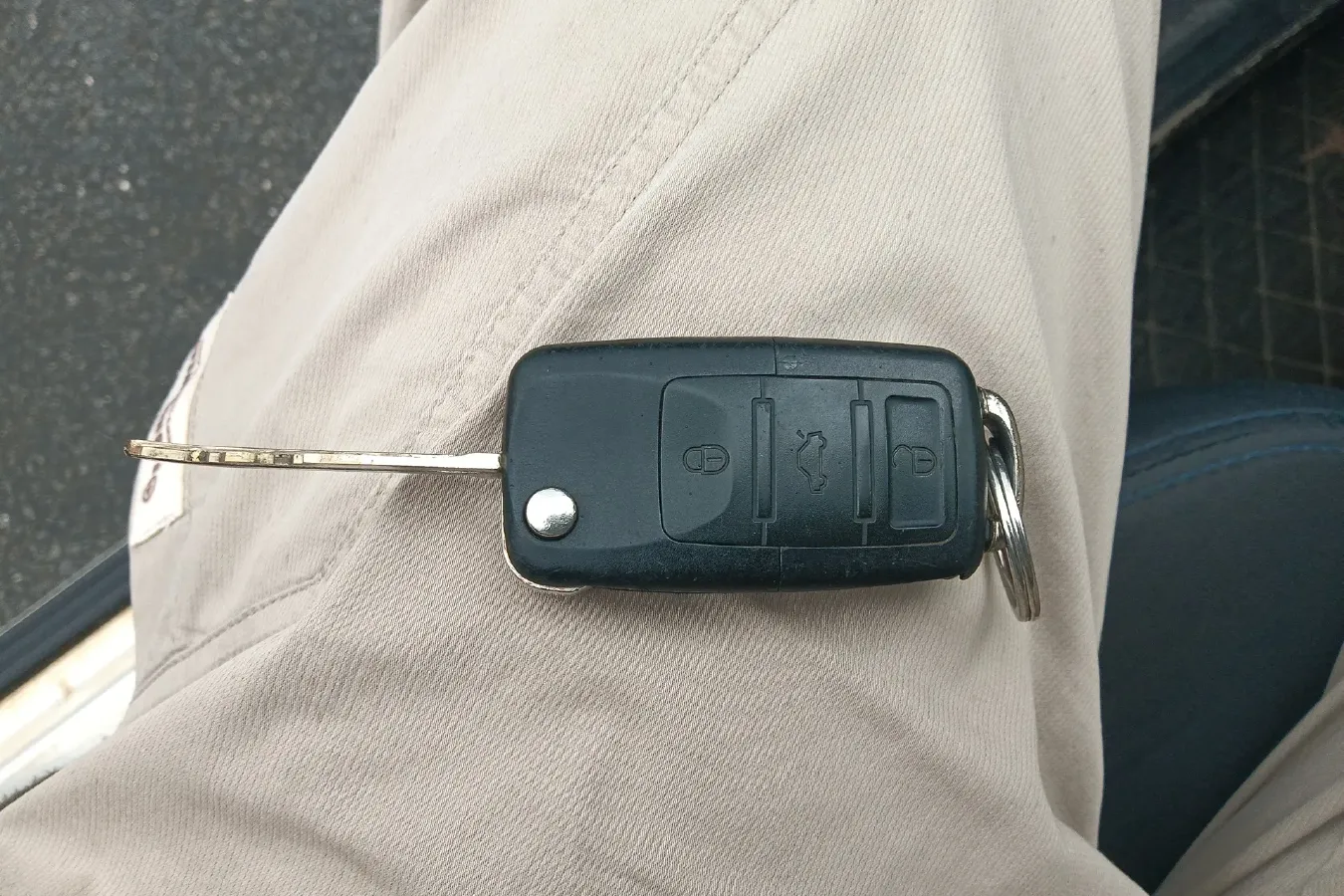 2013 Leopaard Black King Kong 2.2L 129HP L4 5MT,autocango,china used car exporter,china ev exporter,chinese used car exporter,chinese used ev exporter