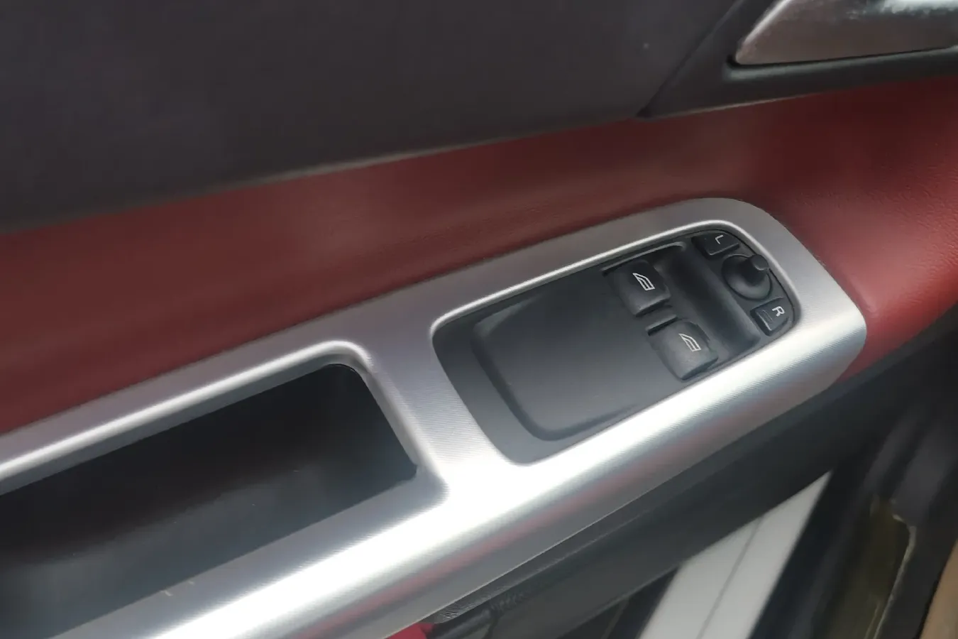 2012 Volvo C30 2.0L 145HP L4 6DCT,autocango,china used car exporter,china ev exporter,chinese used car exporter,chinese used ev exporter