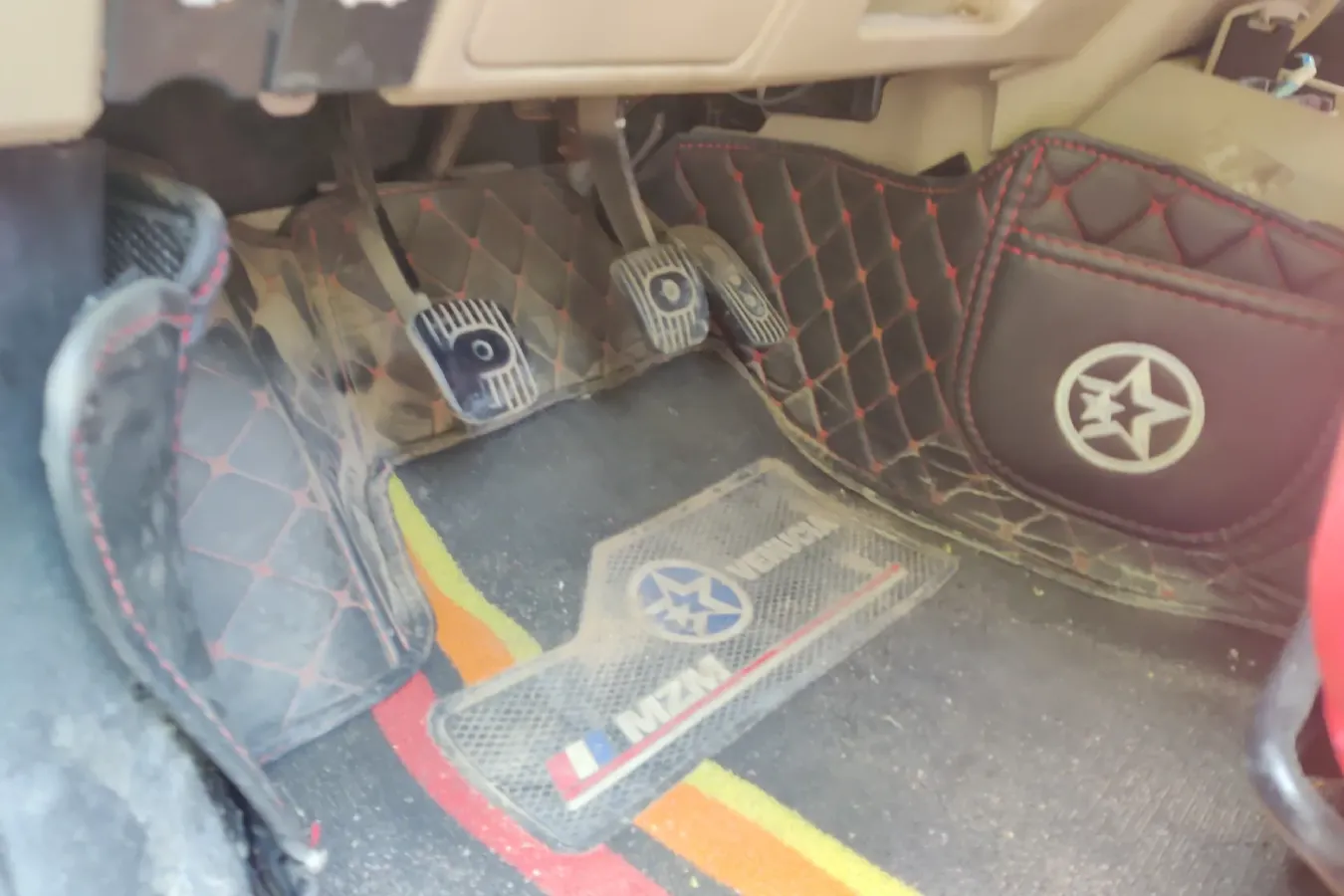 2013 Venucia R50 1.6L 117HP L4 5MT,autocango,china used car exporter,china ev exporter,chinese used car exporter,chinese used ev exporter