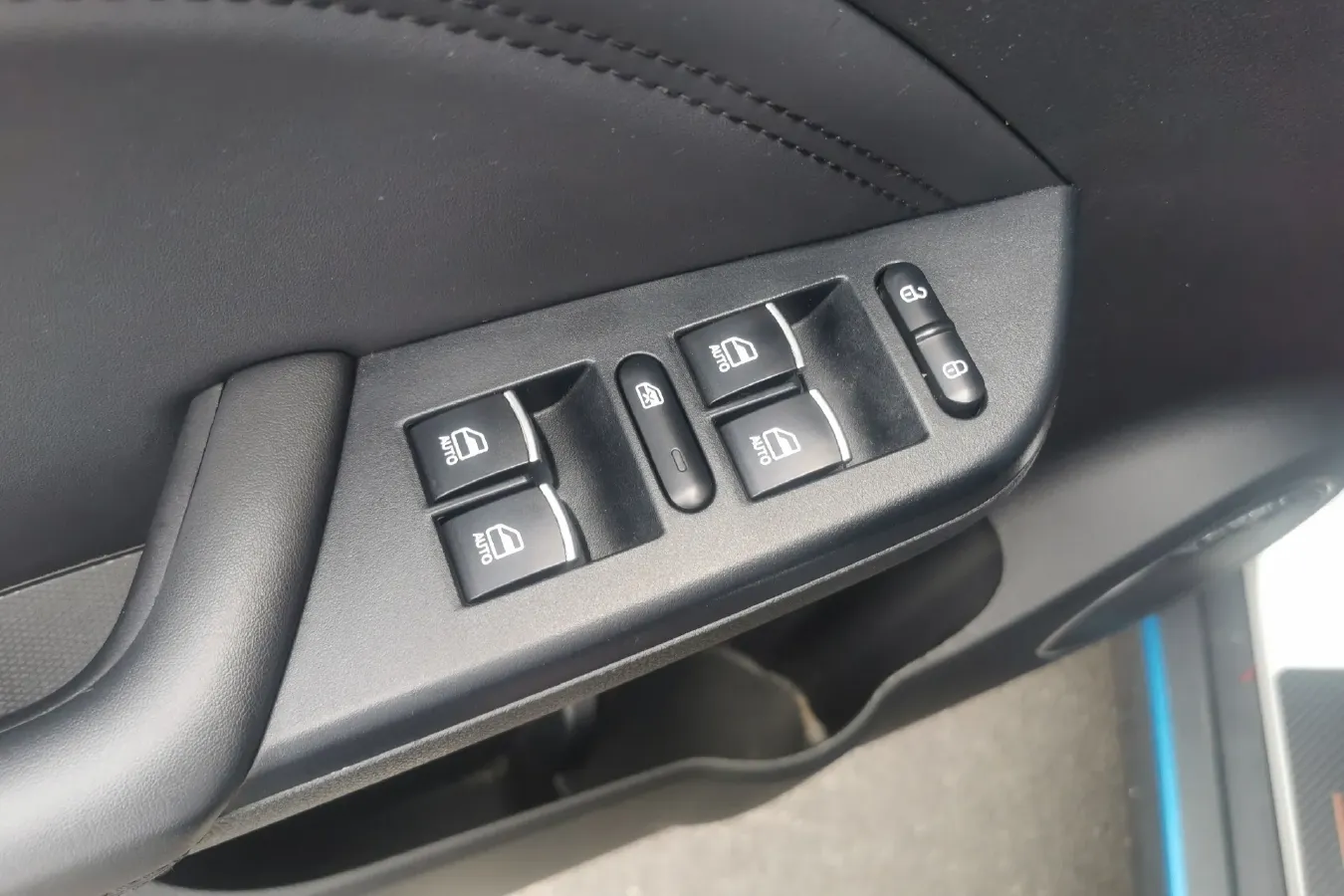 2019 DongFeng Fengon Fengon E3 Range Extended 84HP REEV 17.28KWH,autocango,china used car exporter,china ev exporter,chinese used car exporter,chinese used ev exporter