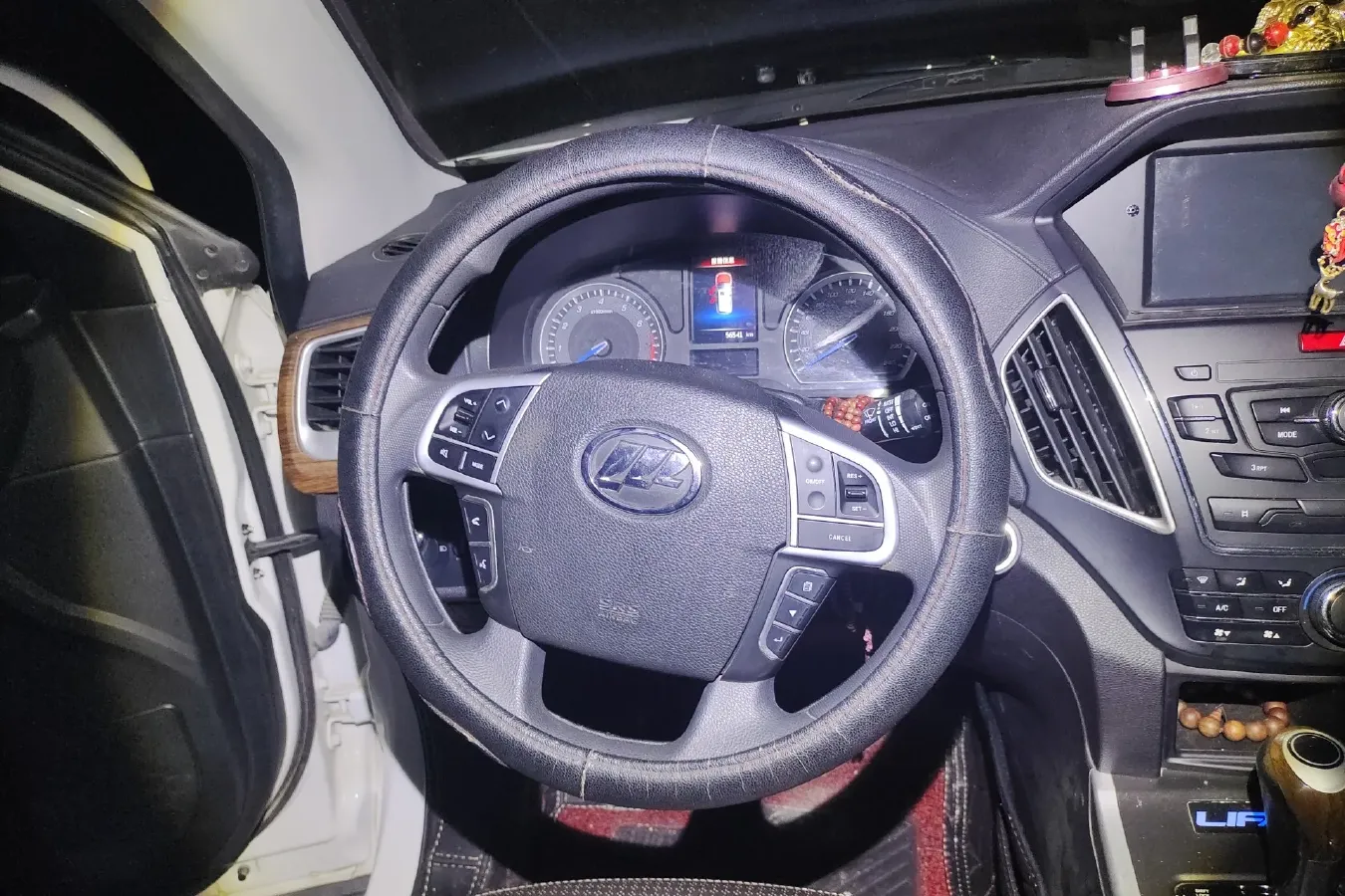 2017 LiFan X80 2.0T 192HP L4 6AT,autocango,china used car exporter,china ev exporter,chinese used car exporter,chinese used ev exporter