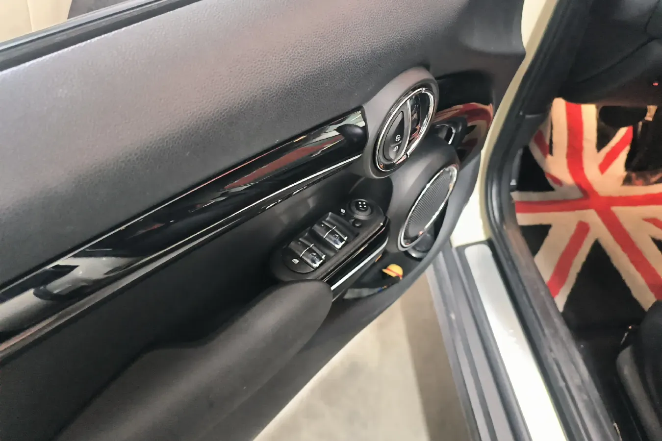 2018 MINI MINI 1.5T 102HP L3 7DCT,autocango,china used car exporter,china ev exporter,chinese used car exporter,chinese used ev exporter