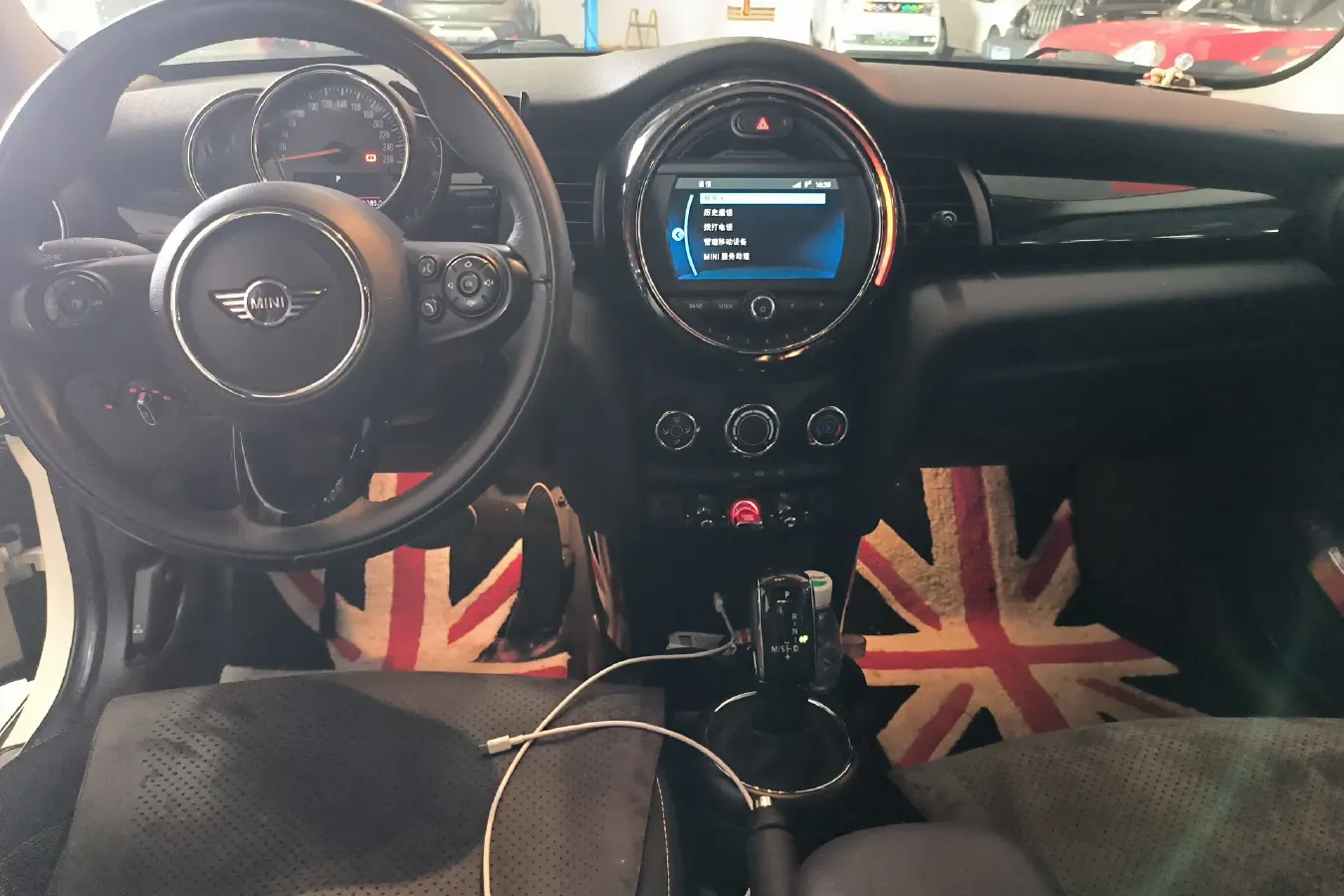 2018 MINI MINI 1.5T 102HP L3 7DCT,autocango,china used car exporter,china ev exporter,chinese used car exporter,chinese used ev exporter