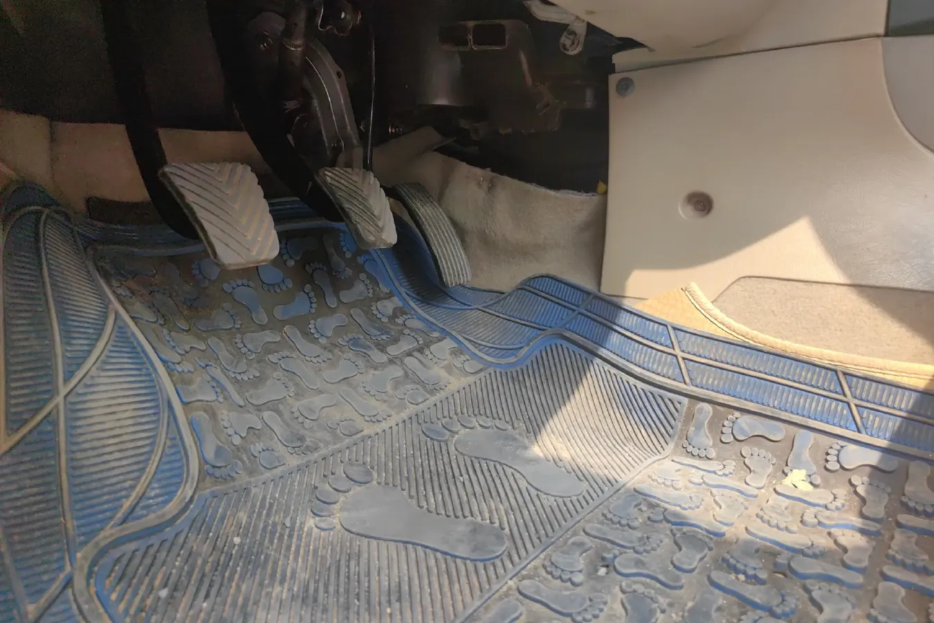 2010 Mitsubishi Lancer 1.6L 100HP L4 5MT,autocango,china used car exporter,china ev exporter,chinese used car exporter,chinese used ev exporter