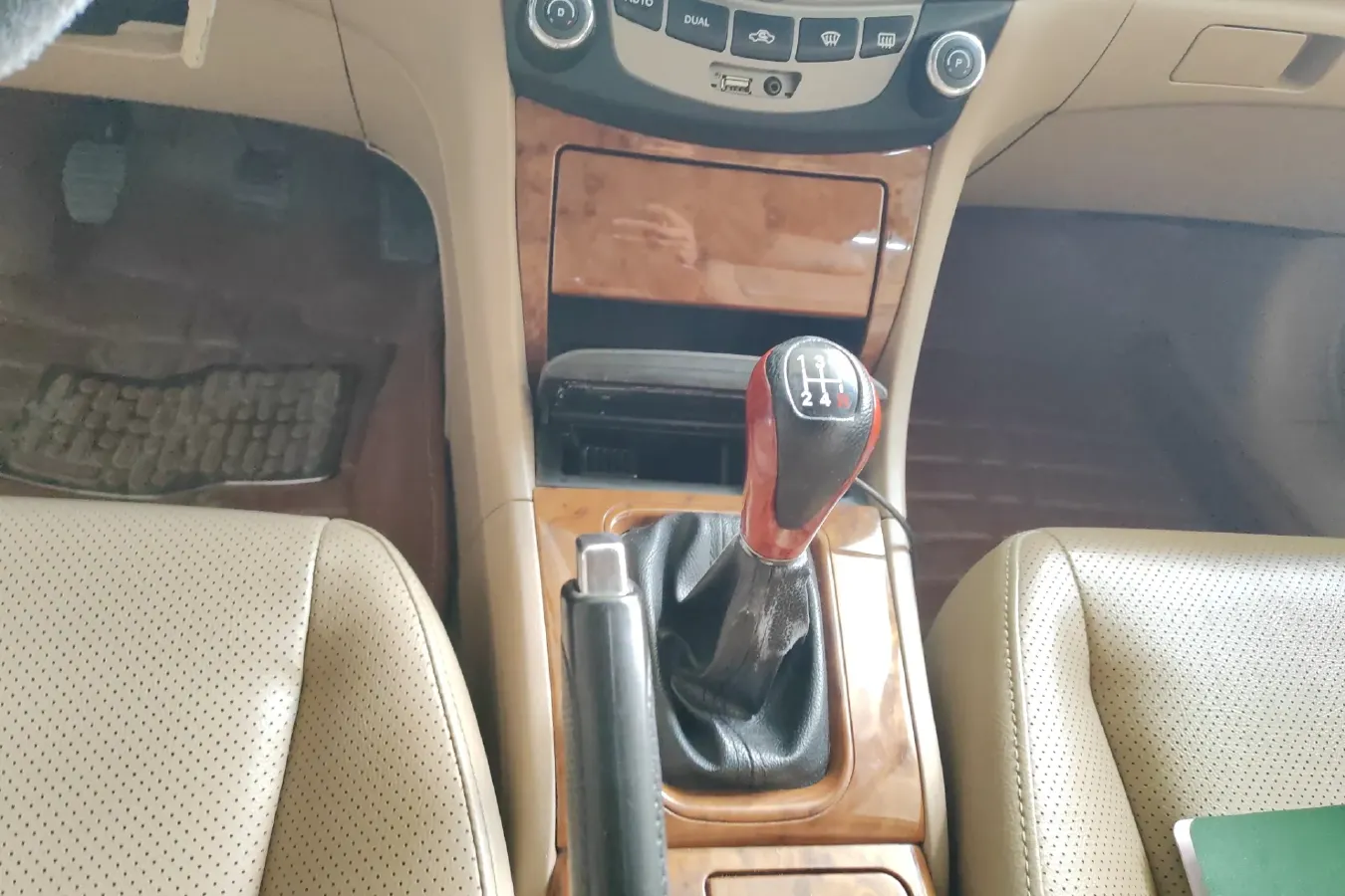 2010 BYD F6 2.0L 140HP L4 5MT,autocango,china used car exporter,china ev exporter,chinese used car exporter,chinese used ev exporter