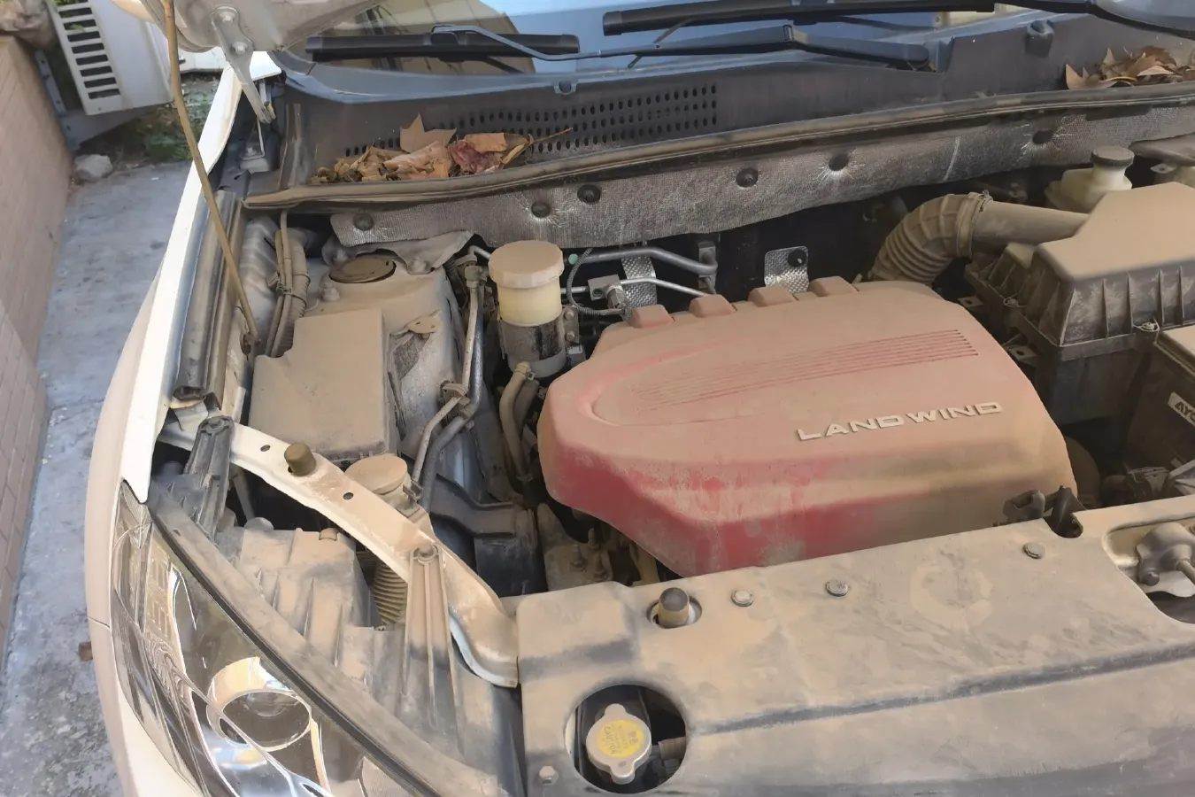 2016 Landwind X5 1.5T 150HP L4 CVT,autocango,china used car exporter,china ev exporter,chinese used car exporter,chinese used ev exporter