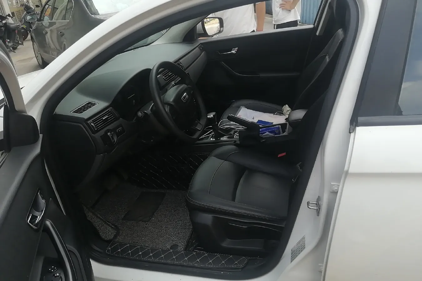 2021 Qoros 3 1.5T 156HP L4 CVT,autocango,china used car exporter,china ev exporter,chinese used car exporter,chinese used ev exporter