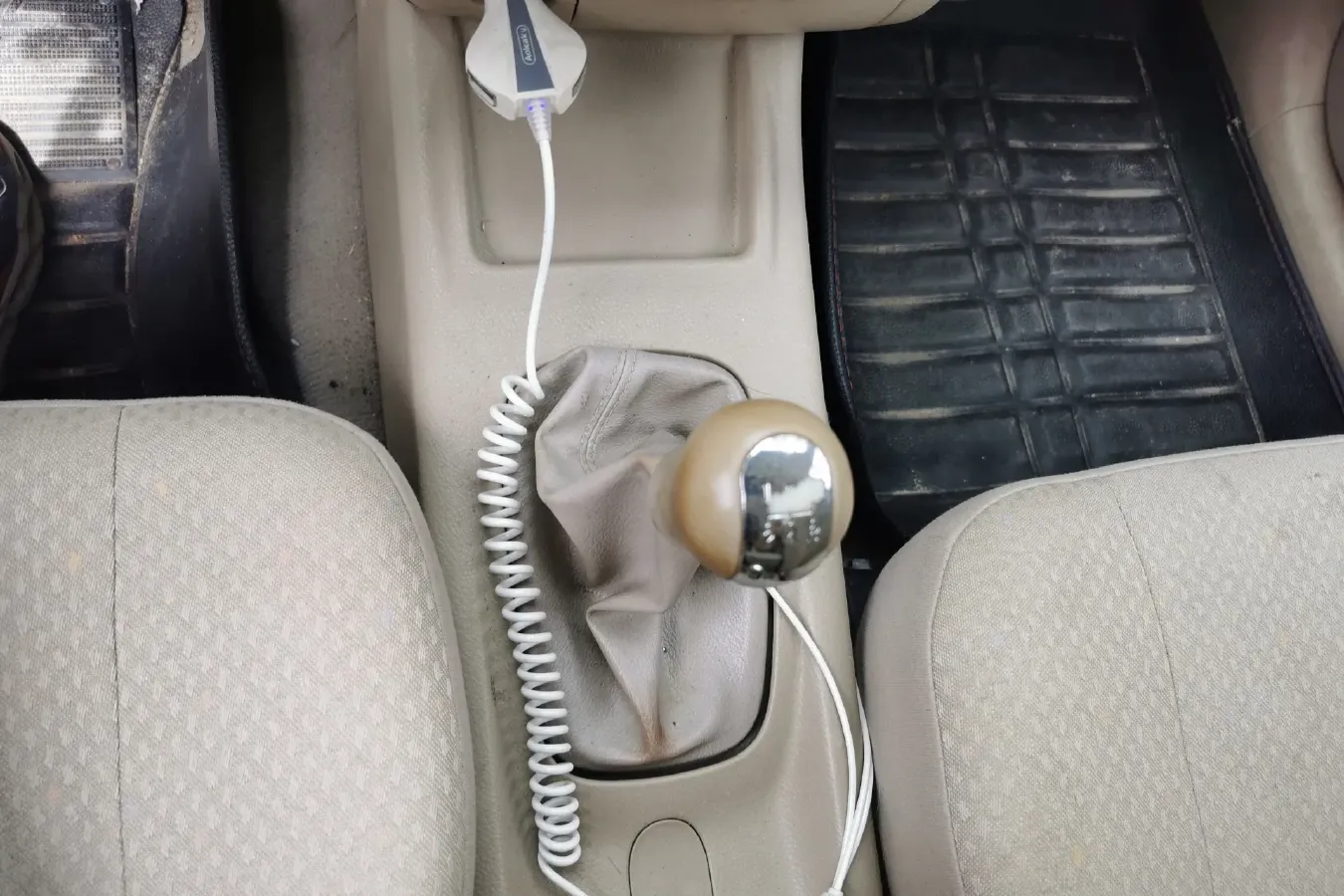 2009 FAW Senia M80 1.5L 102HP L4 5MT,autocango,china used car exporter,china ev exporter,chinese used car exporter,chinese used ev exporter