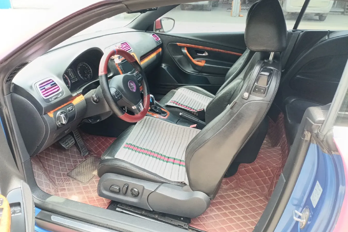 2011 Volkswagen Eos 2.0T 211HP L4 6DCT,autocango,china used car exporter,china ev exporter,chinese used car exporter,chinese used ev exporter