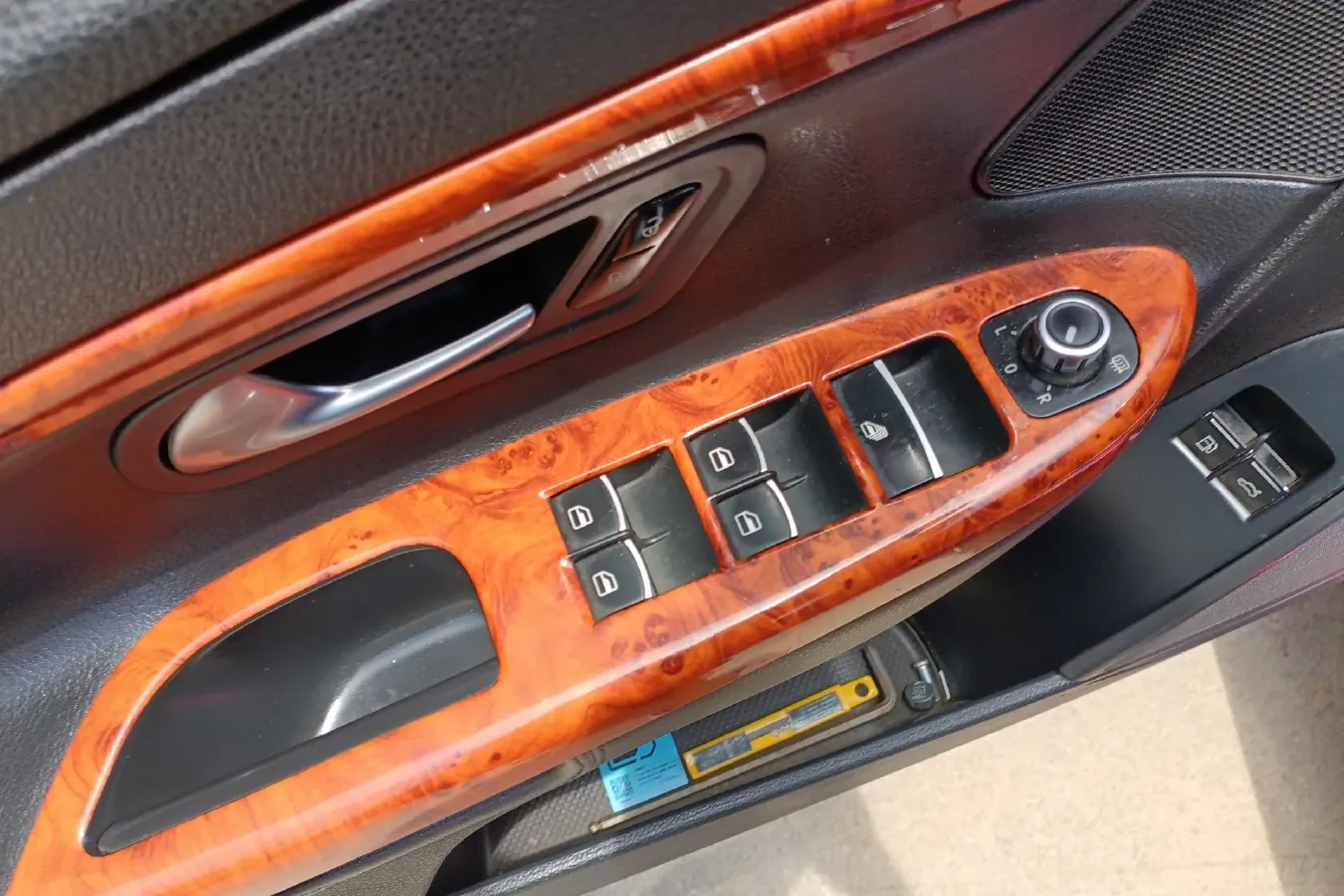 2011 Volkswagen Eos 2.0T 211HP L4 6DCT,autocango,china used car exporter,china ev exporter,chinese used car exporter,chinese used ev exporter