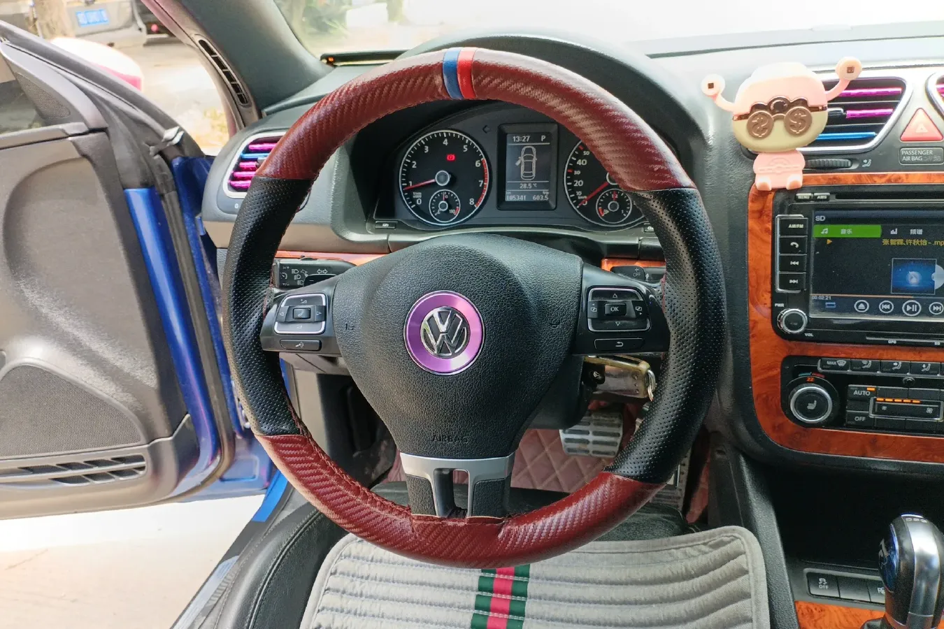 2011 Volkswagen Eos 2.0T 211HP L4 6DCT,autocango,china used car exporter,china ev exporter,chinese used car exporter,chinese used ev exporter