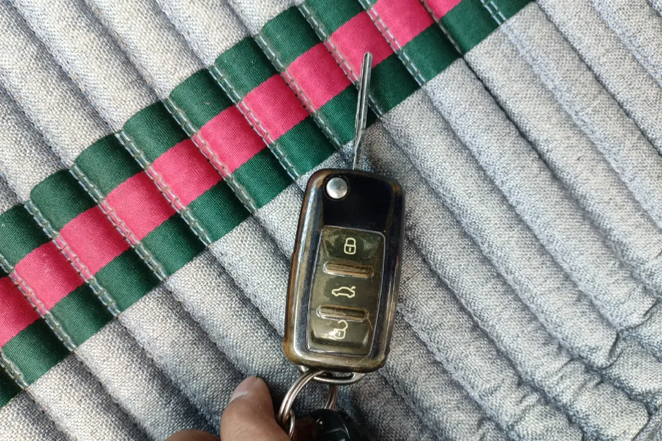 2011 Volkswagen Eos 2.0T 211HP L4 6DCT,autocango,china used car exporter,china ev exporter,chinese used car exporter,chinese used ev exporter