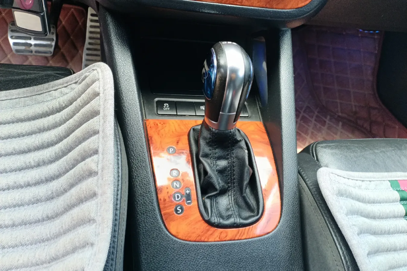 2011 Volkswagen Eos 2.0T 211HP L4 6DCT,autocango,china used car exporter,china ev exporter,chinese used car exporter,chinese used ev exporter