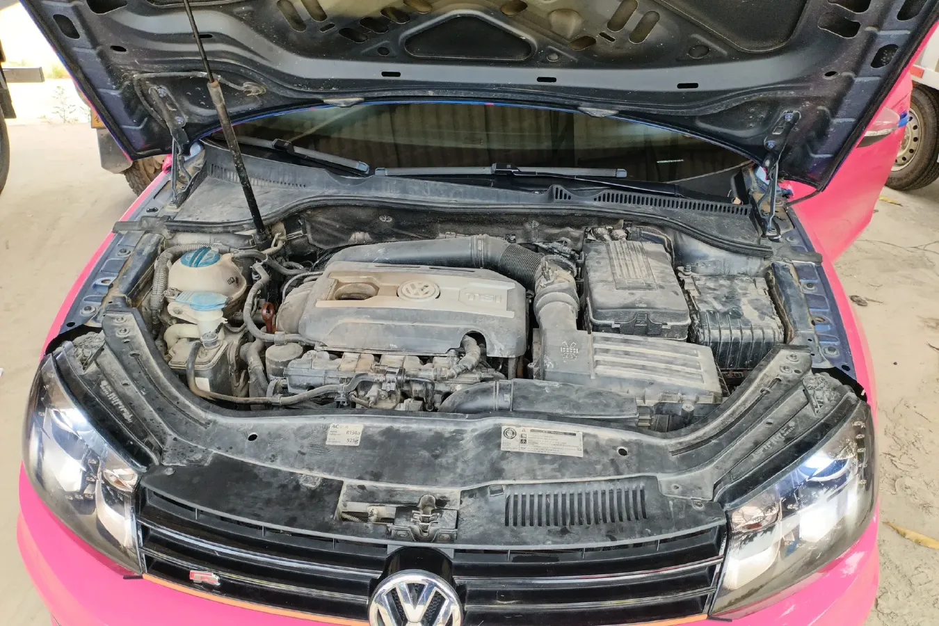 2011 Volkswagen Eos 2.0T 211HP L4 6DCT,autocango,china used car exporter,china ev exporter,chinese used car exporter,chinese used ev exporter