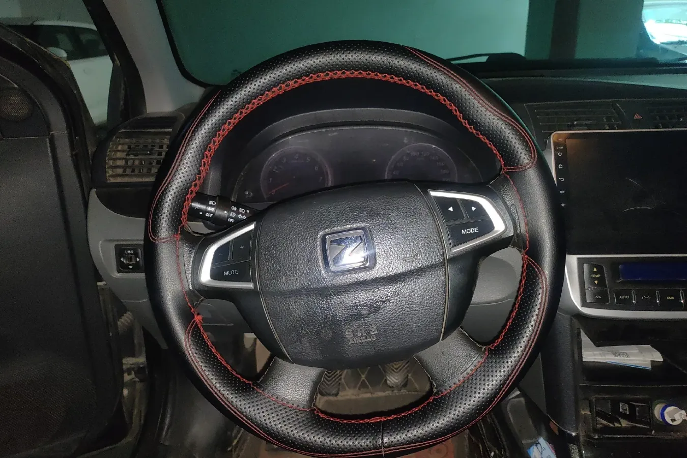 2014 Zotye Z300 1.5L 113HP L4 5MT,autocango,china used car exporter,china ev exporter,chinese used car exporter,chinese used ev exporter