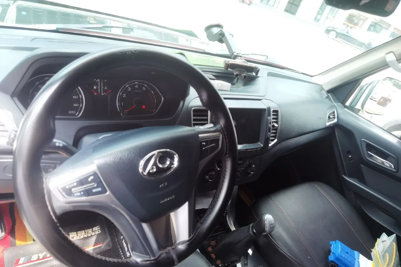 2016 Leopaard Q6 2.4L 147HP L4 5MT,autocango,china used car exporter,china ev exporter,chinese used car exporter,chinese used ev exporter