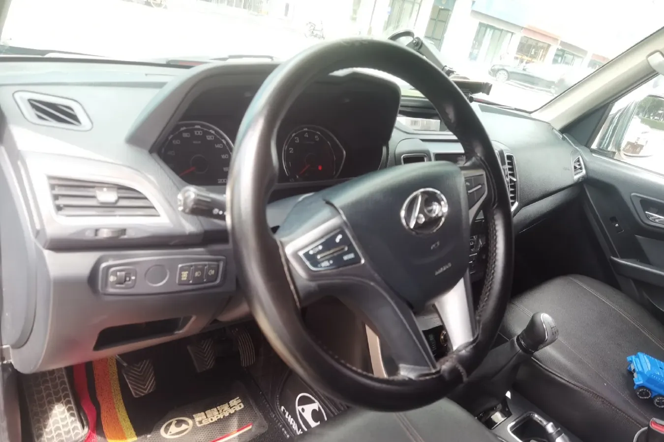 2016 Leopaard Q6 2.4L 147HP L4 5MT,autocango,china used car exporter,china ev exporter,chinese used car exporter,chinese used ev exporter