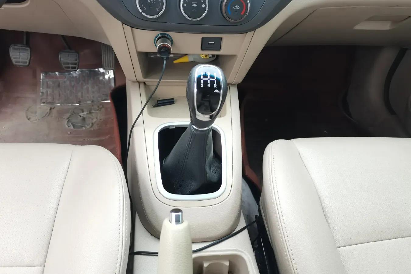 2014 Chery E5 1.5L 109HP L4 5MT,autocango,china used car exporter,china ev exporter,chinese used car exporter,chinese used ev exporter