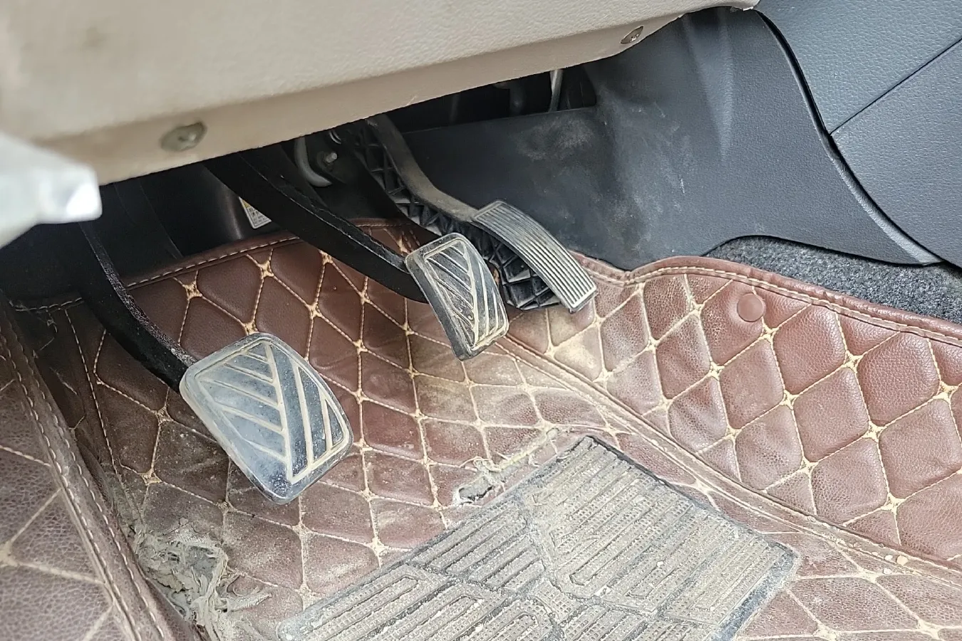 2013 Suzuki Liana 1.4L 101HP L4 5MT,autocango,china used car exporter,china ev exporter,chinese used car exporter,chinese used ev exporter